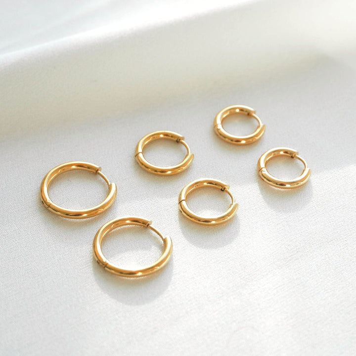 Elegantes Damen Creolen Set aus Edelstahl in Gold und Silber, ideal für vielseitige Looks.