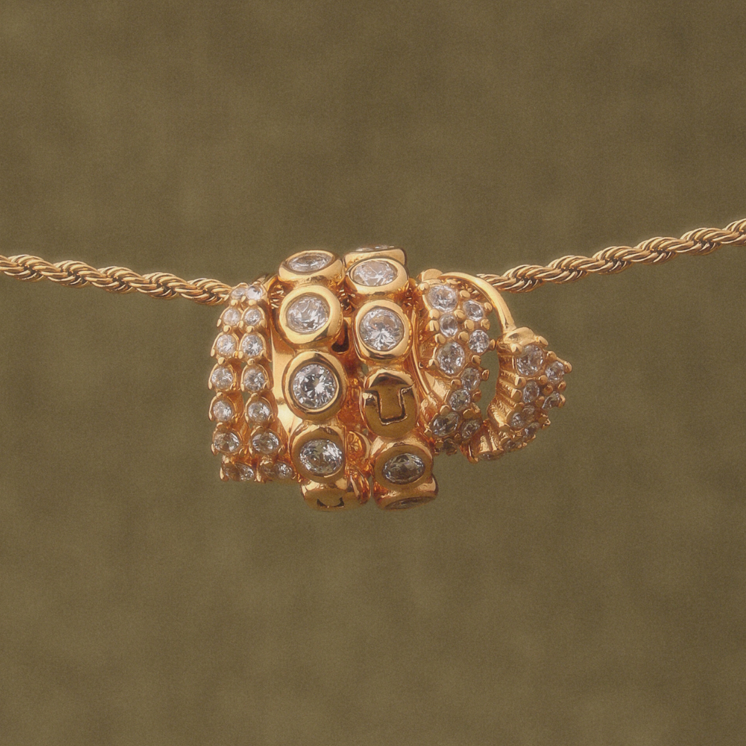 Vielseitige Damen Creolen mit Zirkonia, wasserdicht & aus Edelstahl, ideal als alltagstauglicher, eleganter Schmuck.