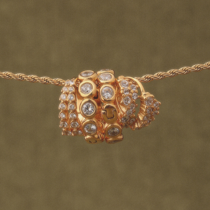 Vielseitige Damen Creolen mit Zirkonia, wasserdicht & aus Edelstahl, ideal als alltagstauglicher, eleganter Schmuck.