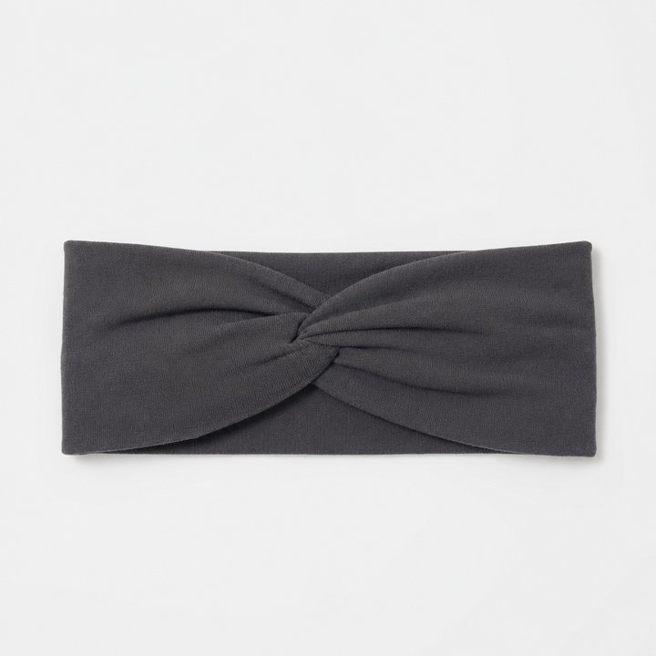 Damen Strick-Stirnband mit elegantem Zopfmuster in Bordeaux; wärmend und frisurschonend für den Winter.