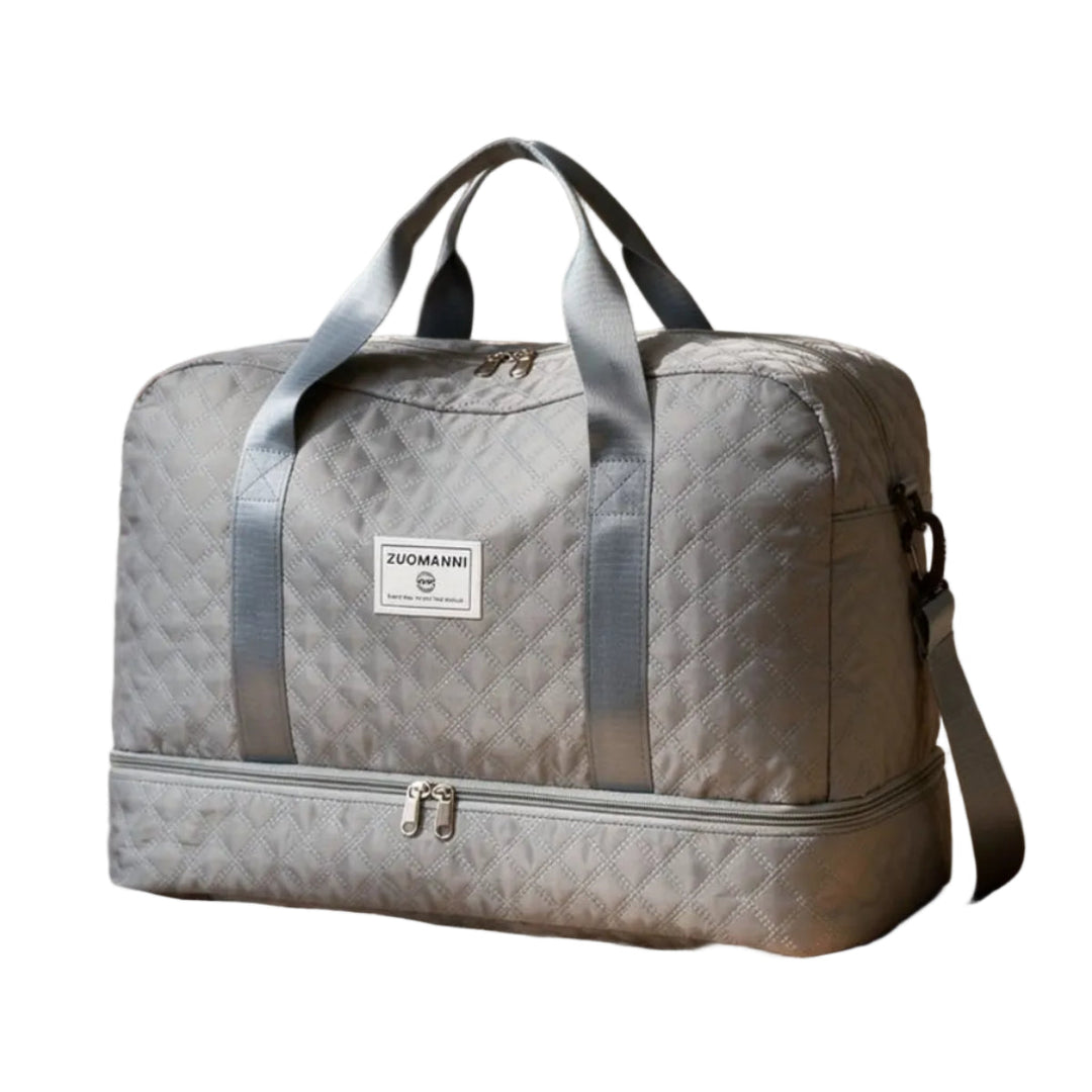 Innenansicht der Weekender-Tasche: Großes Hauptfach und integriertes Schuhfach, gut organisiert für Ihre Reise.