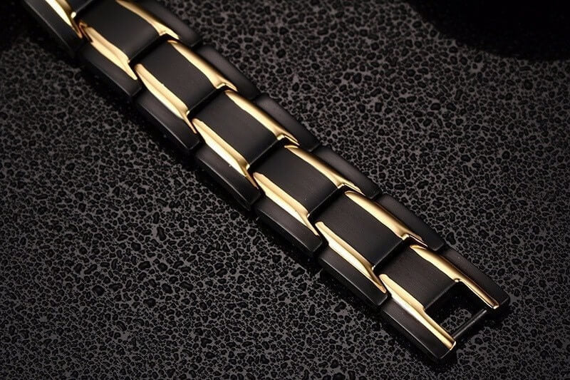 Elegantes Magnetarmband für Herren aus Edelstahl. Fördert Energie und Wohlbefinden, stilvoller Schmuck.