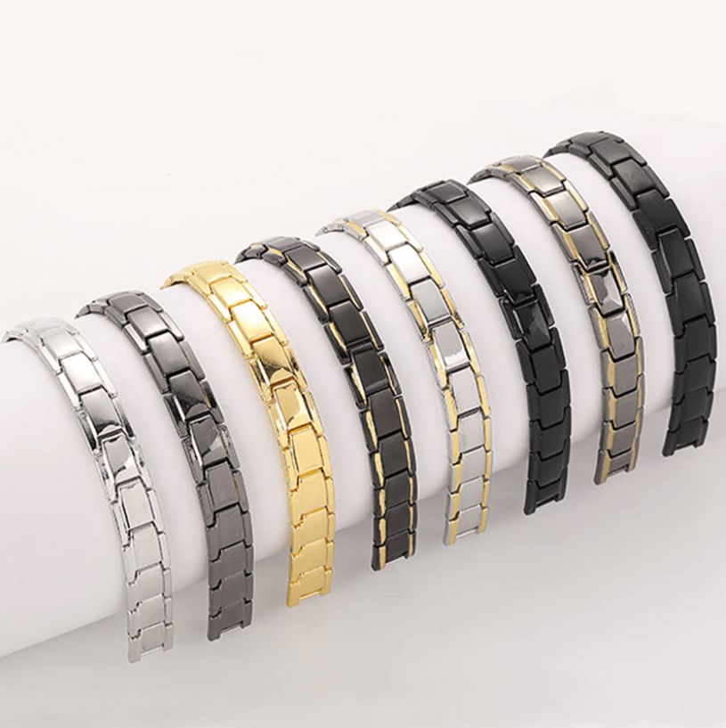 Vielseitiges Herrenarmband CoreFlex aus Edelstahl. Ideal für Business und Freizeit, stilvoll und energiereich.