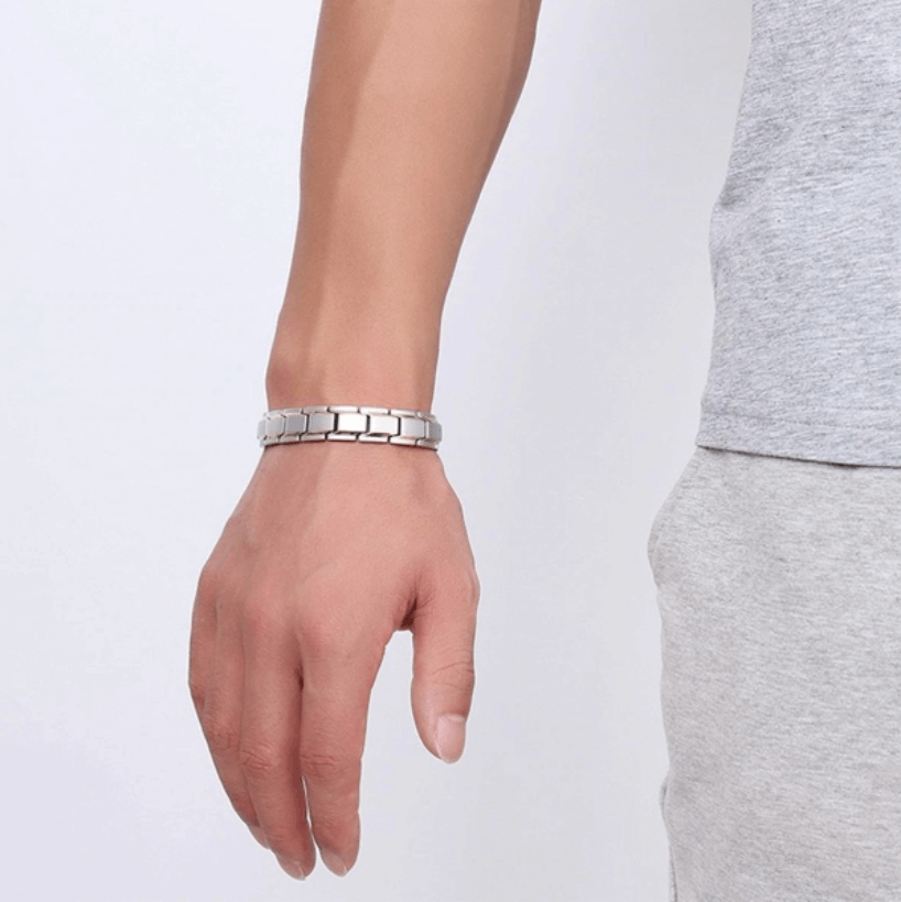 Herren Magnetarmband CoreFlex aus stilvollem Edelstahl. Modernes Accessoire für Wohlbefinden und Energie.