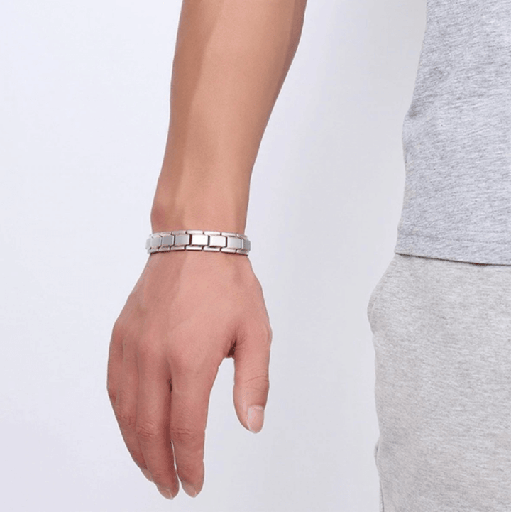 Herren Magnetarmband CoreFlex aus stilvollem Edelstahl. Modernes Accessoire für Wohlbefinden und Energie.