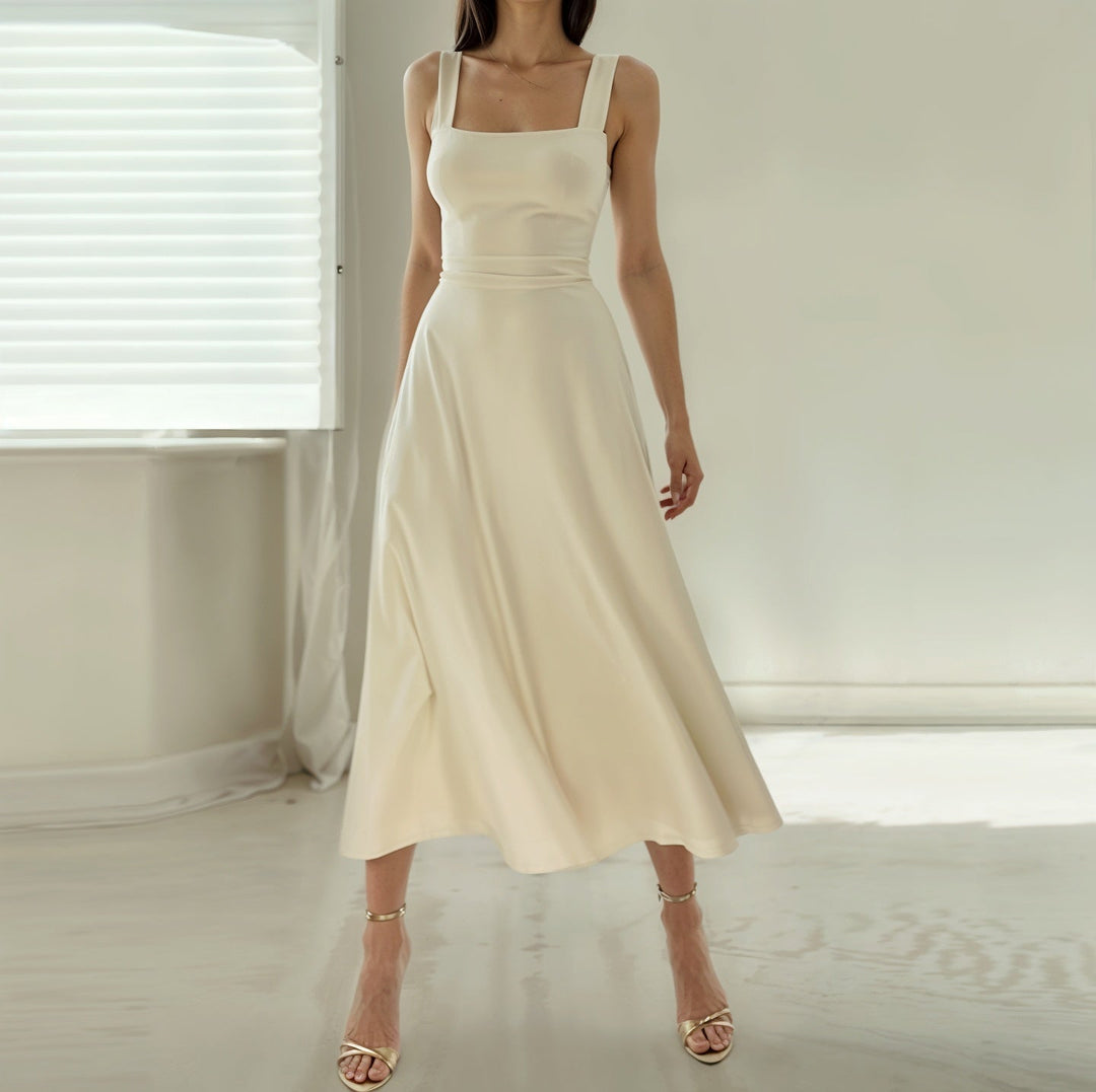 Elegantes, ärmelloses Damen Midikleid für warme Sommertage. Luftig & bequem, perfekt für Freizeit oder Urlaub.
