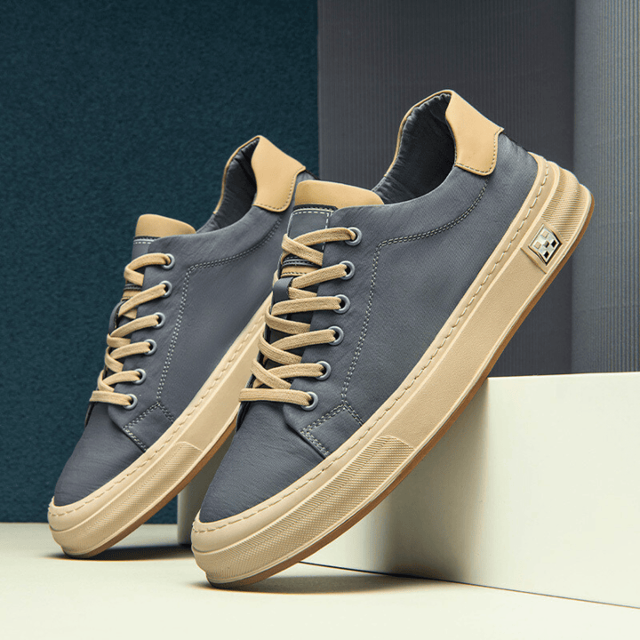 Modische Low-Top Herren Sneakers in modernem Design. Sportliche Freizeitschuhe, perfekt für den Alltag.