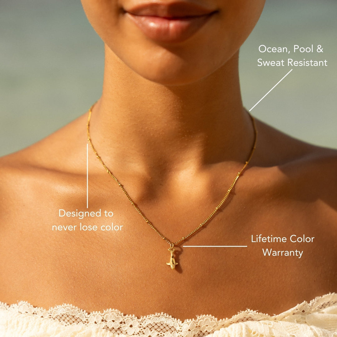 Damen Halskette mit goldenem Wal: Zeitloser Anhänger aus robustem, wasserdichtem Edelstahl Schmuck.