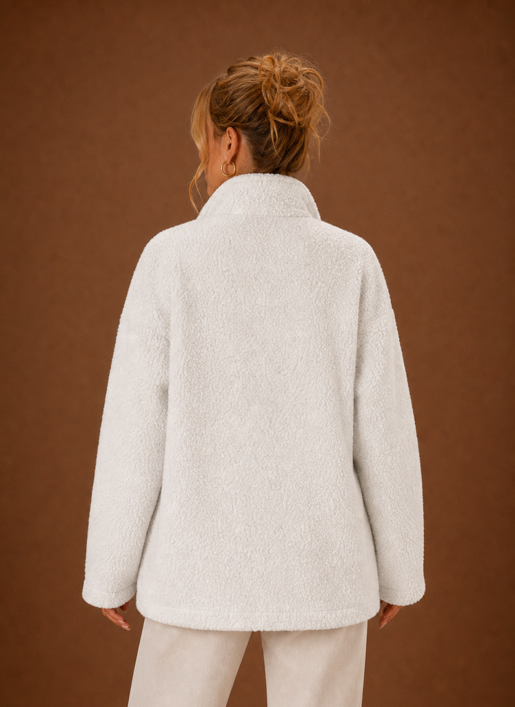 Entspannte Damen Sherpa-Jacke mit Reißverschluss. Bequemer Oversize-Schnitt für maximalen Komfort.