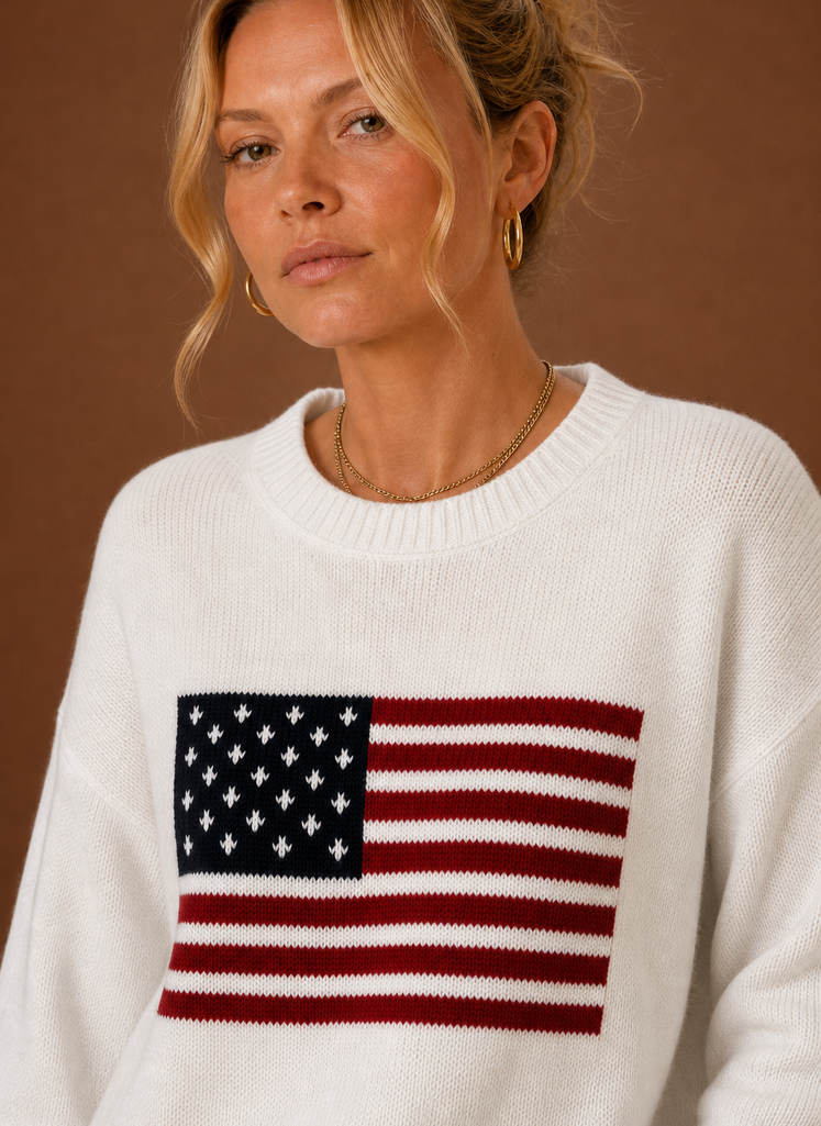 Herbst/Winter Damen Oberteil: bequemer Rundhals-Pullover mit Flaggenmuster. Casual & warm.