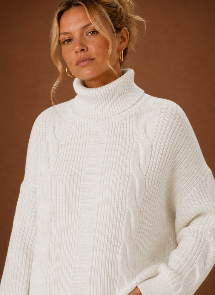 Zeitloses Damen Strickkleid mit Rollkragen, schmeichelnd & wärmend für kalte Tage.