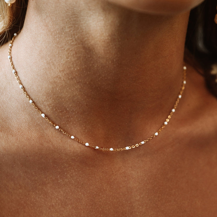 Damen Choker Halskette Gold, Perlenoptik, wasserfest & hypoallergen Edelstahl.