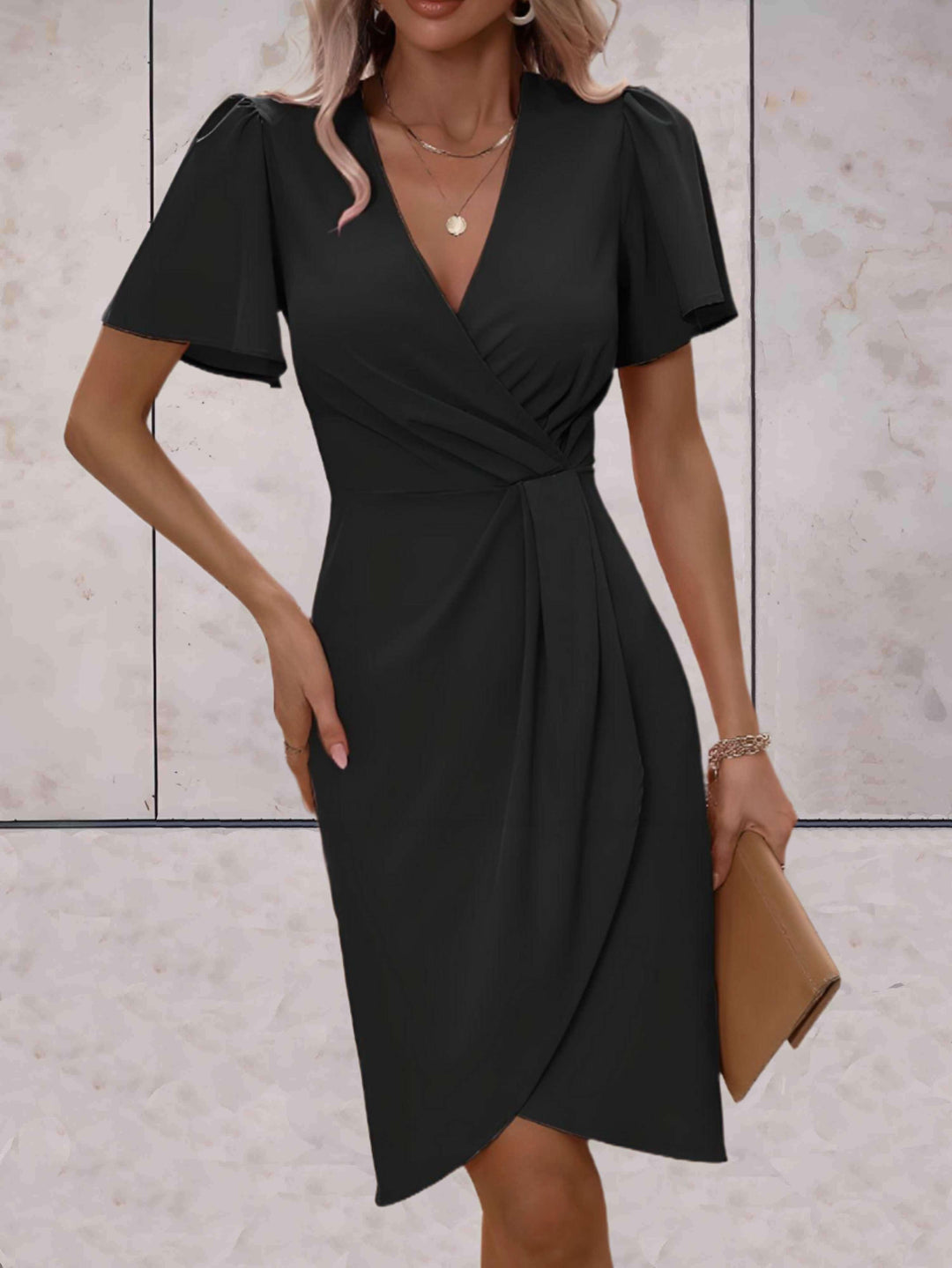 Stilvolles Damen Wickelkleid mit V-Ausschnitt, figurschmeichelnd, als Freizeitkleid oder festliches Outfit.