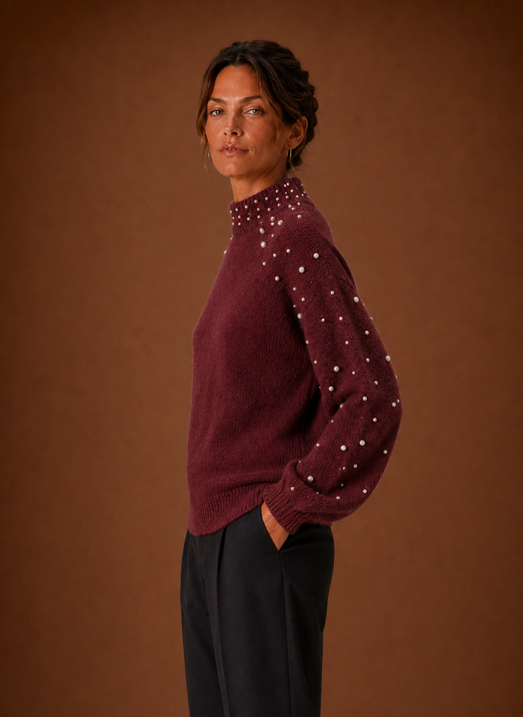 Klassischer Damen Strickpullover mit Perlen. Ein zeitloses & vielseitiges Oberteil für jede Frau.