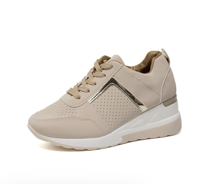 Rückansicht des Damensneakers mit komfortabler Fersenpartie. Sportliche Damenschuhe für den Alltag.