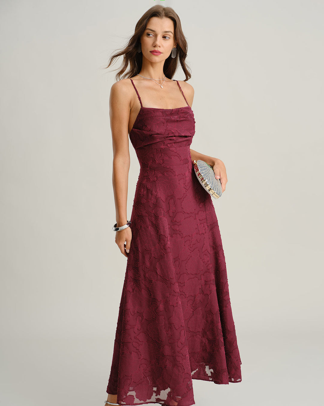Damen Maxikleid weinrot mit zartem Blumenmuster und Spaghettiträgern. Ideal als Sommerkleid oder Abendkleid.