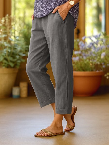 Komfortable Damen Cropped Hose, schmal geschnitten, ideal für lässige Freizeitlooks und warme Sommertage.