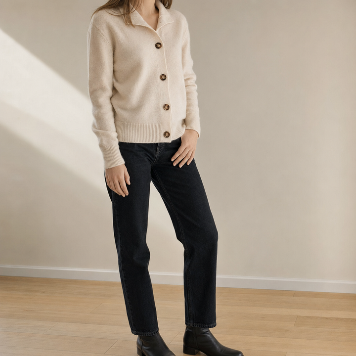 Klassische Damen Strickjacke in hochwertigem Strickdesign mit Knopfleiste, perfekt für Büro & Alltag.