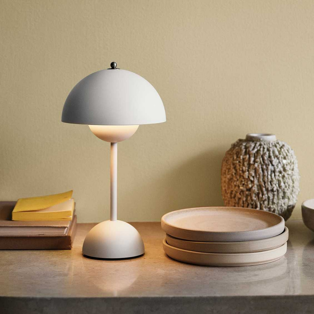 Dimmbare Design LED Tischlampe, kabellos, vielseitige Ambientebeleuchtung für jeden Raum.