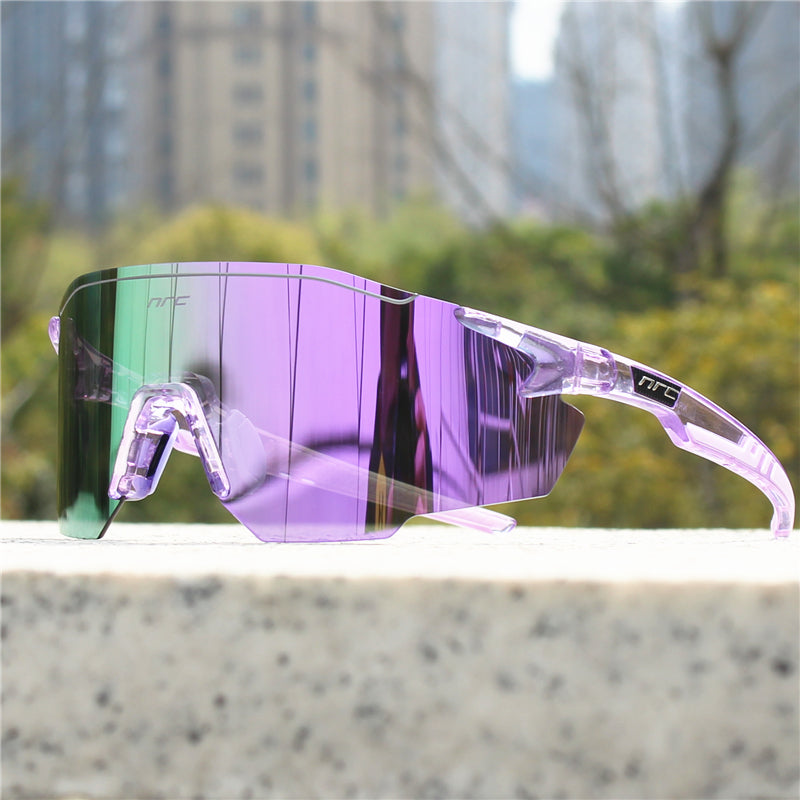 Stylische Unisex Sportsonnenbrille mit modernem Schild-Design & spiegelndem Glas. Ideal für Sommer-Accessoires.