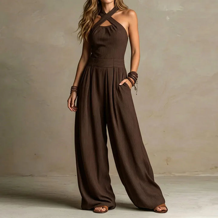 Modischer Damen Jumpsuit, Halterneck & weites Bein, ideal für stilvolle Frauenmode und besondere Events.