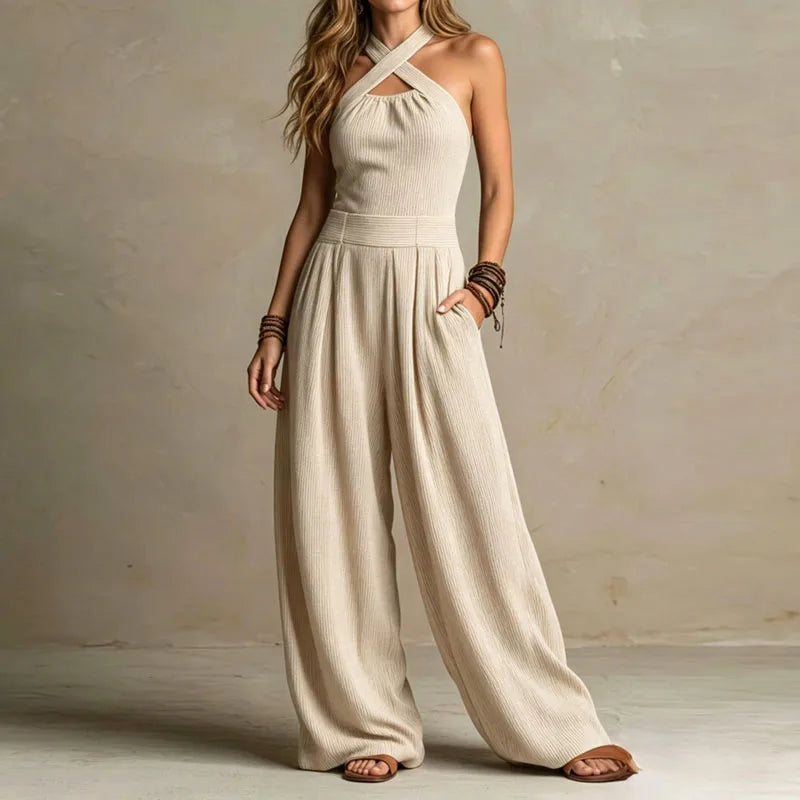 Festlicher Cocktail Jumpsuit für Damen, mit Halterneck & weitem Bein, ein stilvolles Einzelteil für Partys.