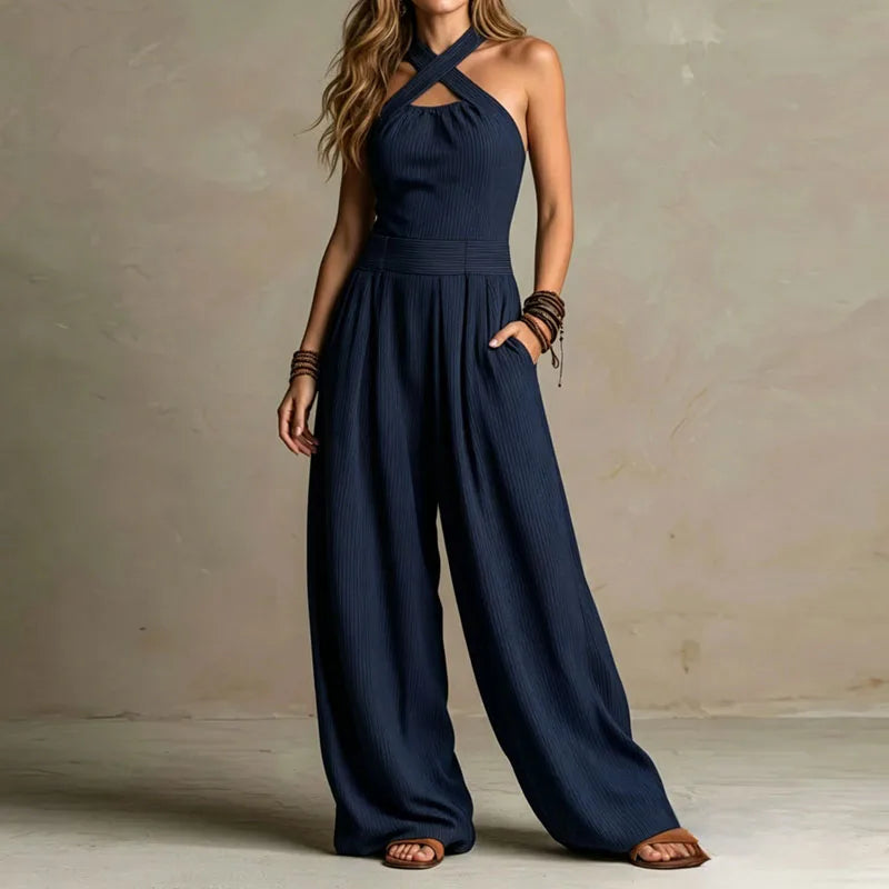 Moderner Damen Halterneck Jumpsuit mit weitem Bein, ein Must-have in eleganter Frauenmode.