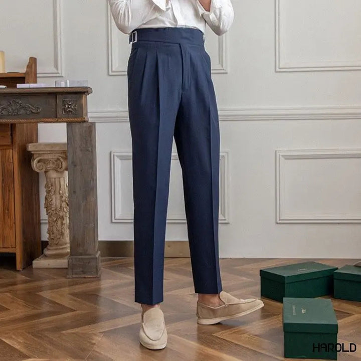 Moderne Herren Gurkha Hose, eine stilvolle Neuinterpretation des Klassikers für jeden Anlass.