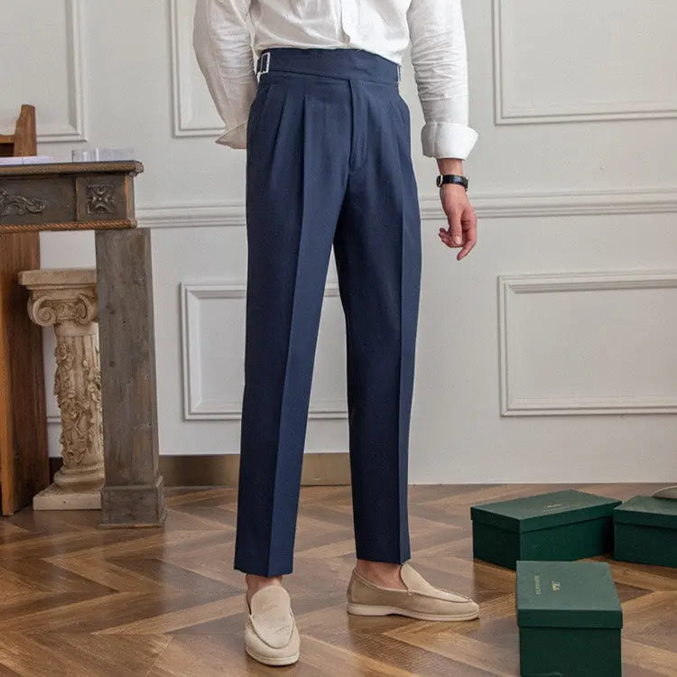 Bequeme Herren Gurkha Hose, die Eleganz und Komfort vereint – ideal als Business- oder Freizeithose.