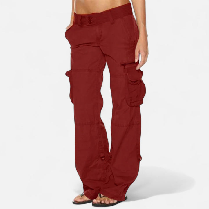 Lässige schwarze Damen Cargo Hose im Utility Stil, perfekt für Freizeit & Alltag, bietet Komfort & Relaxed Fit.