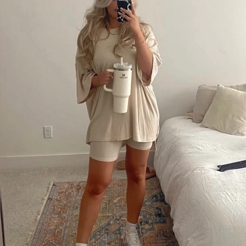 Komfortabler Damen Loungewear Zweiteiler Fenja. Ideal für Relaxen und Casual-Outfits.