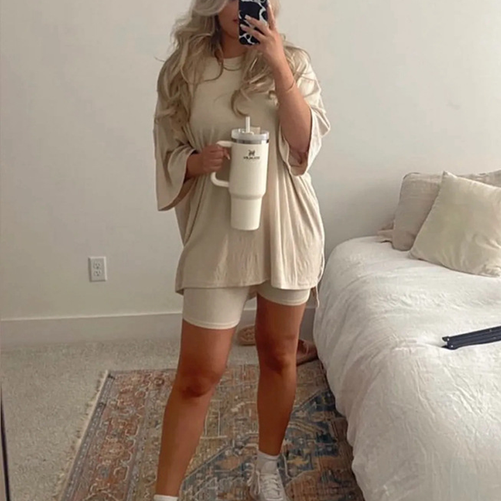 Komfortabler Damen Loungewear Zweiteiler Fenja. Ideal für Relaxen und Casual-Outfits.