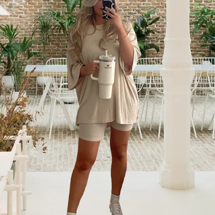Damen Loungewear Set Fenja. Modischer Zweiteiler, perfekt als bequemes Freizeit-Outfit.