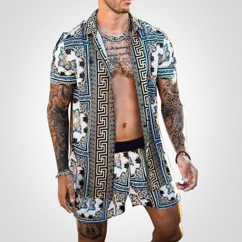 Rückenansicht des Ruben Herren Zweiteiler Sets mit Print. Zeigt lässige Passform für Sommer, Strand & Freizeit.