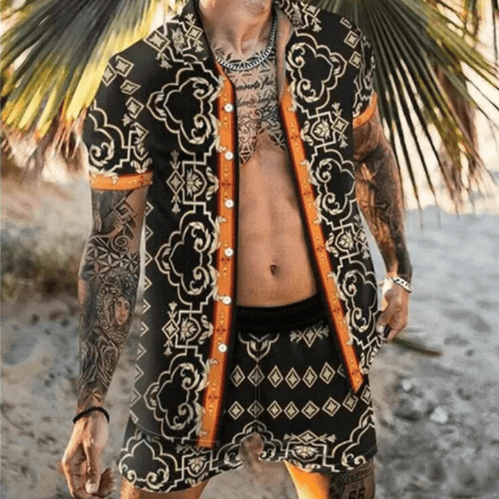 Lässiges Herren Kurzarm-Set Malik mit Patchwork-Design, perfekt für warme Sommertage.